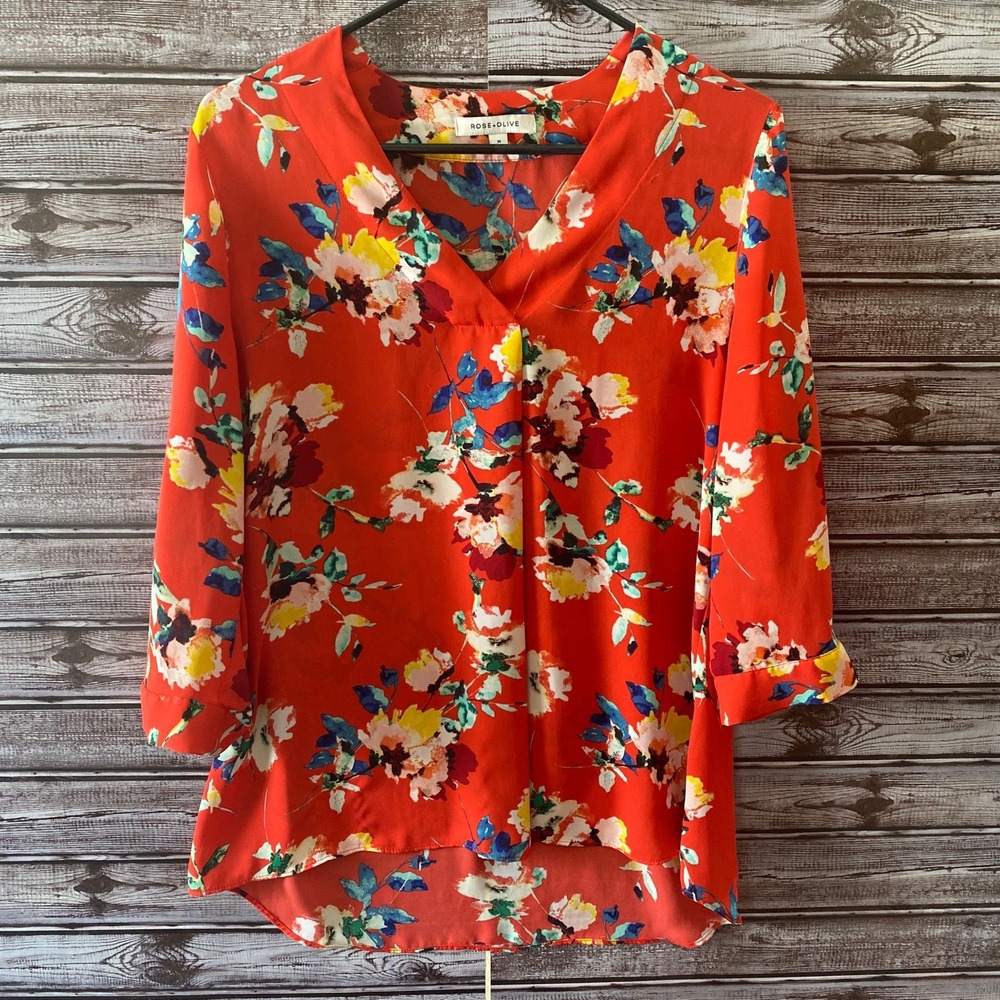 Rose + Olive Women's Blouse Size M Red Floral V-Neck‎